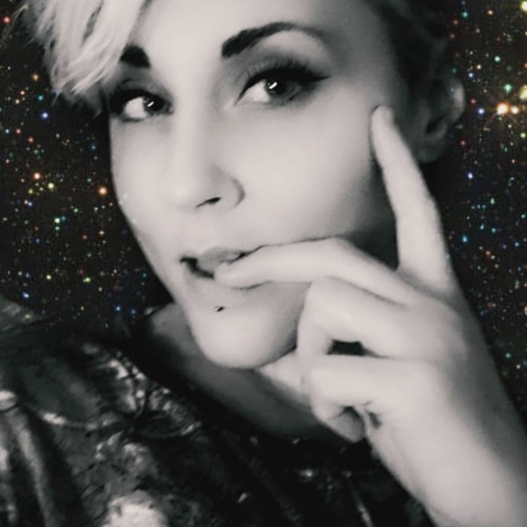 Meet your Posher, Mandy - Picture 1 of 1